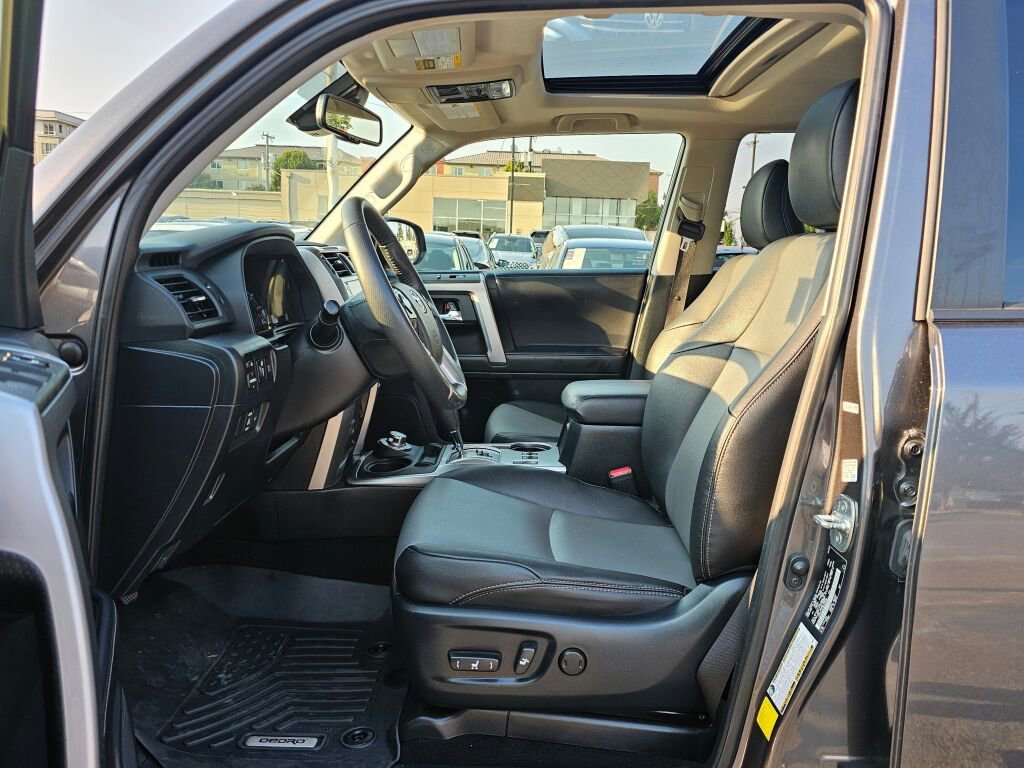 Used 2022 Toyota 4Runner SR5 Premium image 17