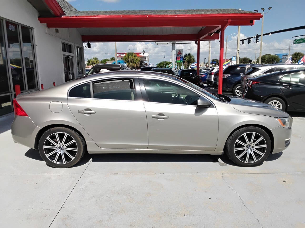 Used 2016 Volvo S60 T5 Inscription Platinum image 5