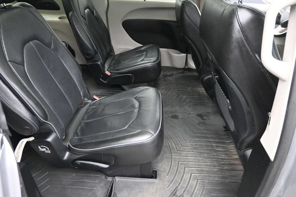 Used 2018 Chrysler Pacifica Limited FWD image 10