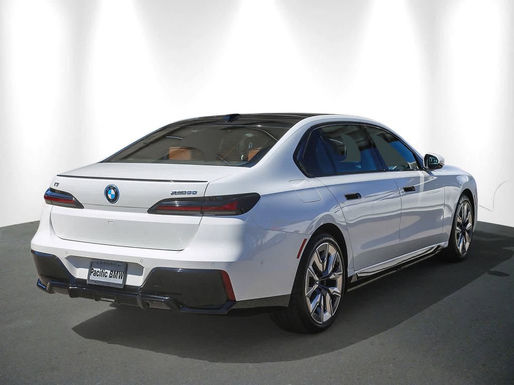 Used 2025 BMW i7 xDrive60 image 6