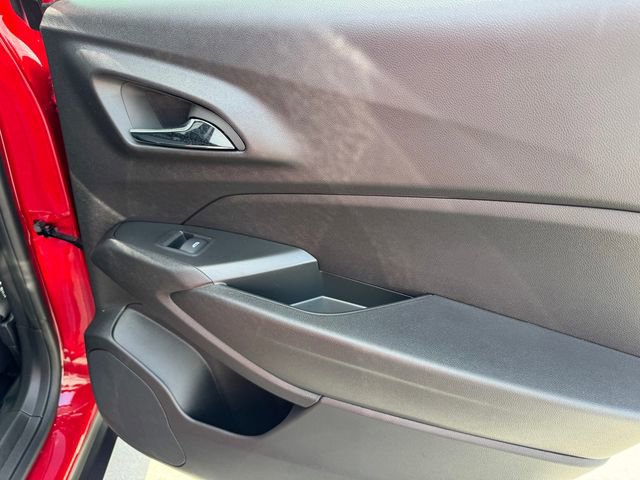 Used 2026 Chevrolet Trax LS w/ LS Convenience Package image 9