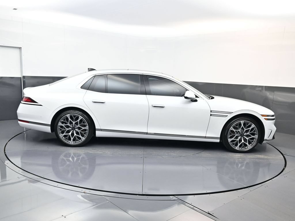 Used 2024 Genesis G90 3.5T AWD/4WD image 2