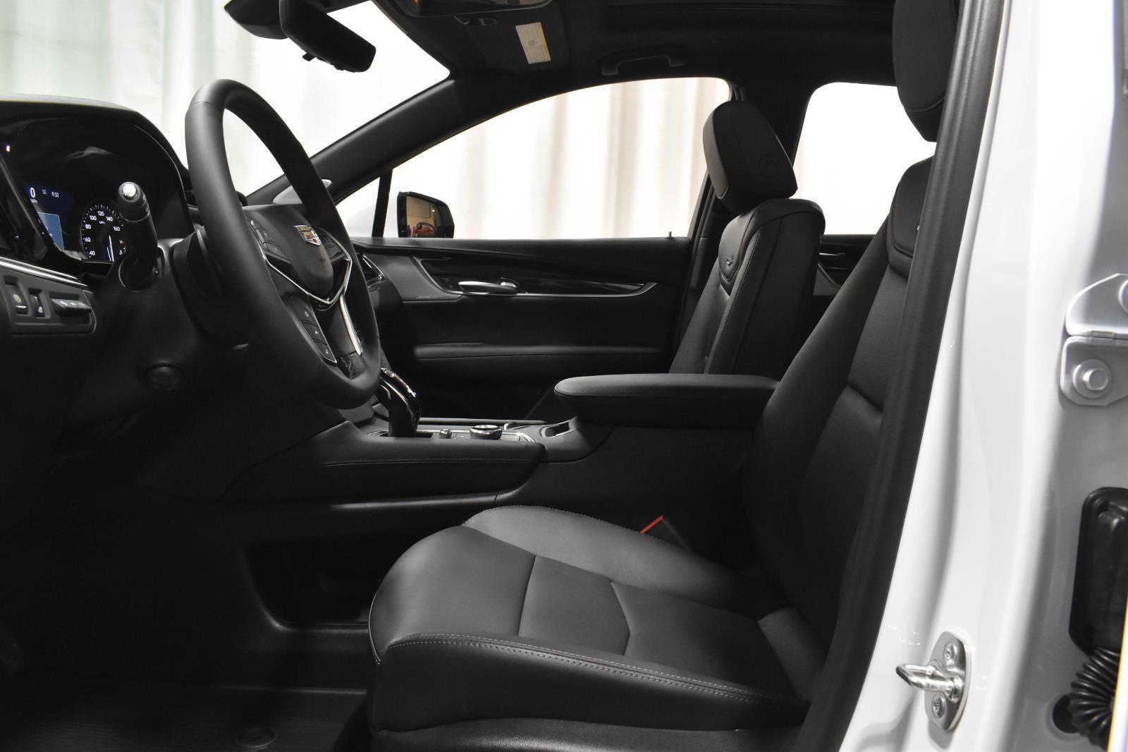 New 2026 Cadillac XT5 Premium Luxury w/ LPO, Floor Liner Package AWD/4WD image 2