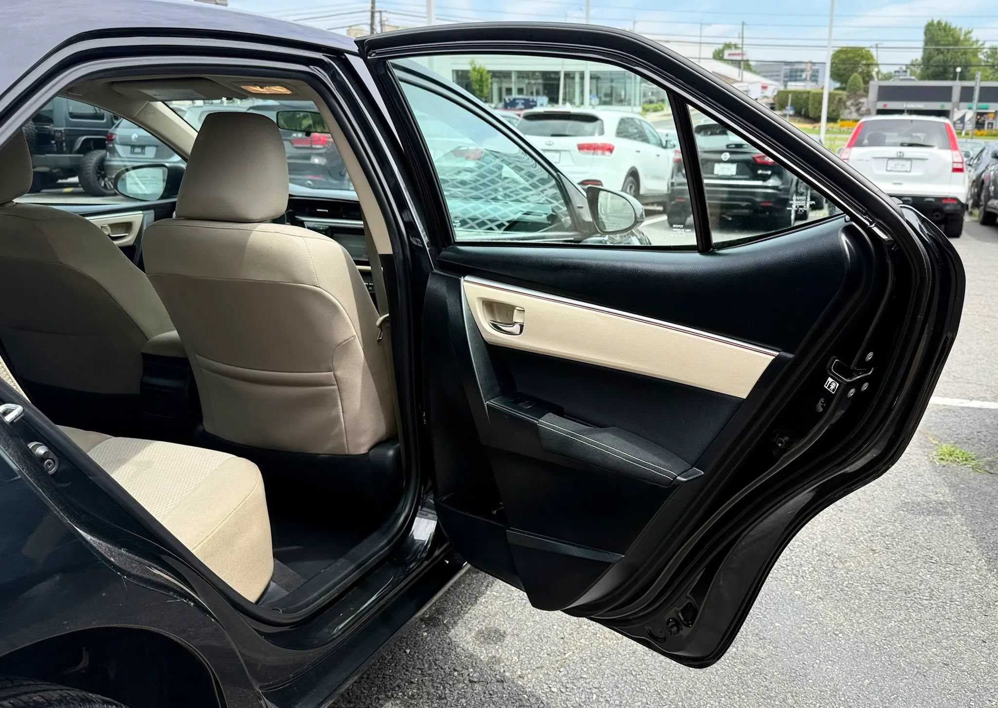 Used 2016 Toyota Corolla LE FWD image 27