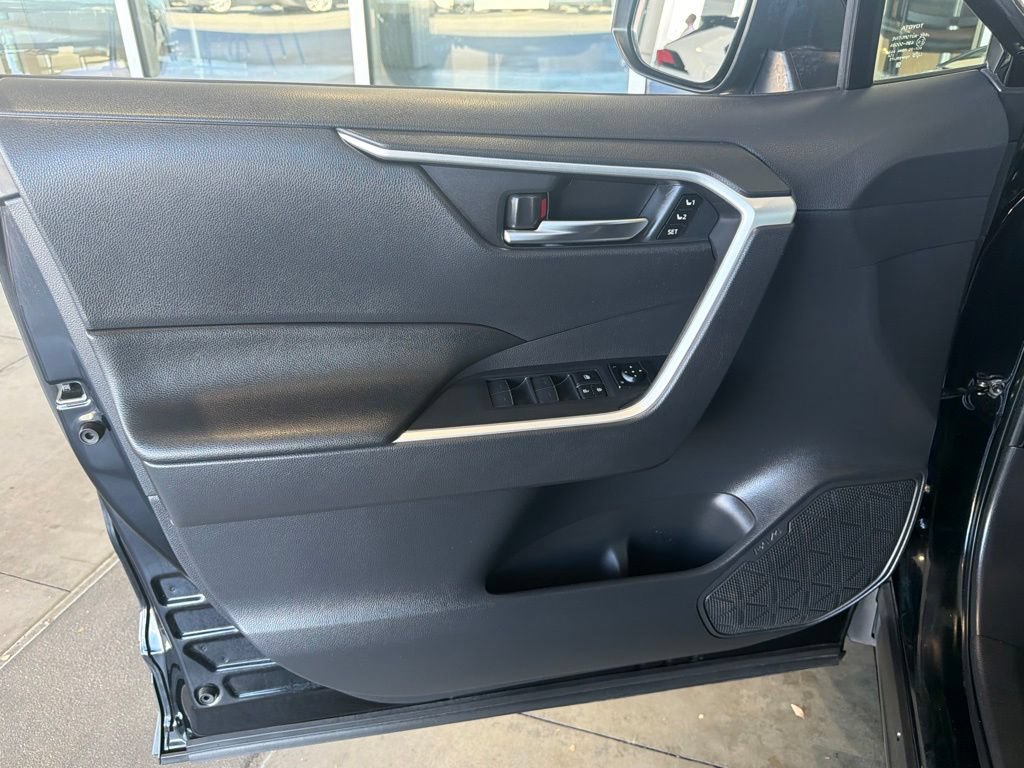 Certified 2022 Toyota RAV4 XLE Premium AWD/4WD image 18