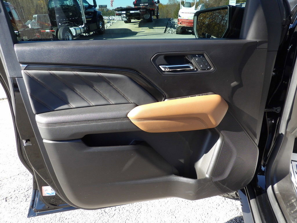 Used 2023 GMC Canyon AT4 w/ AT4 Premium Package image 14