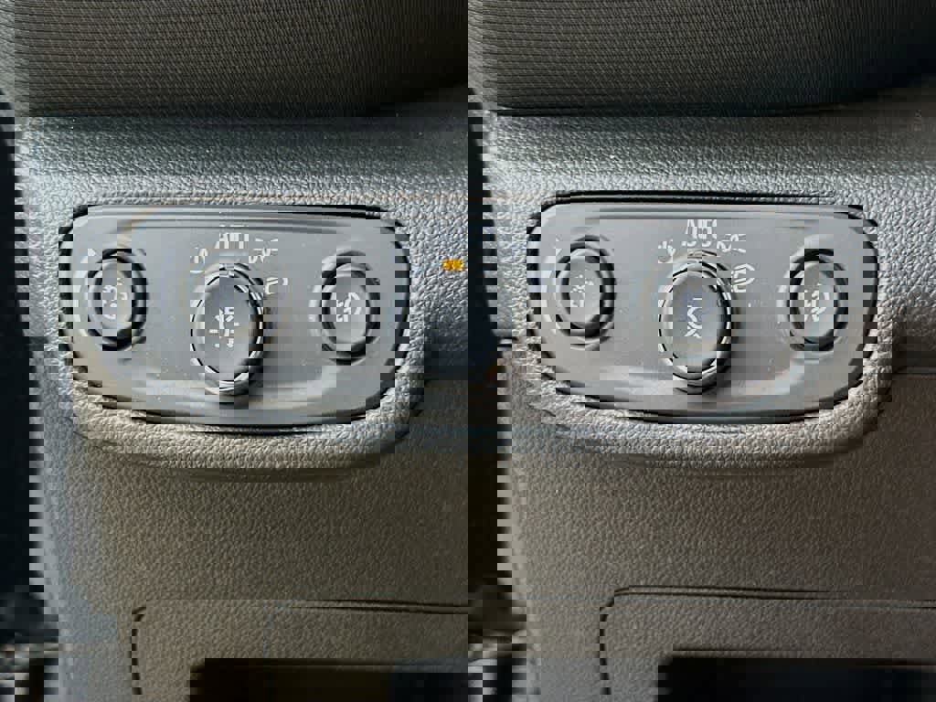 Used 2023 Chevrolet TrailBlazer LT w/ Convenience Package FWD image 26