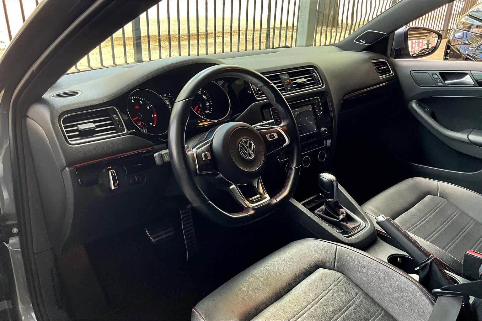 Used 2018 Volkswagen Jetta GLI image 17