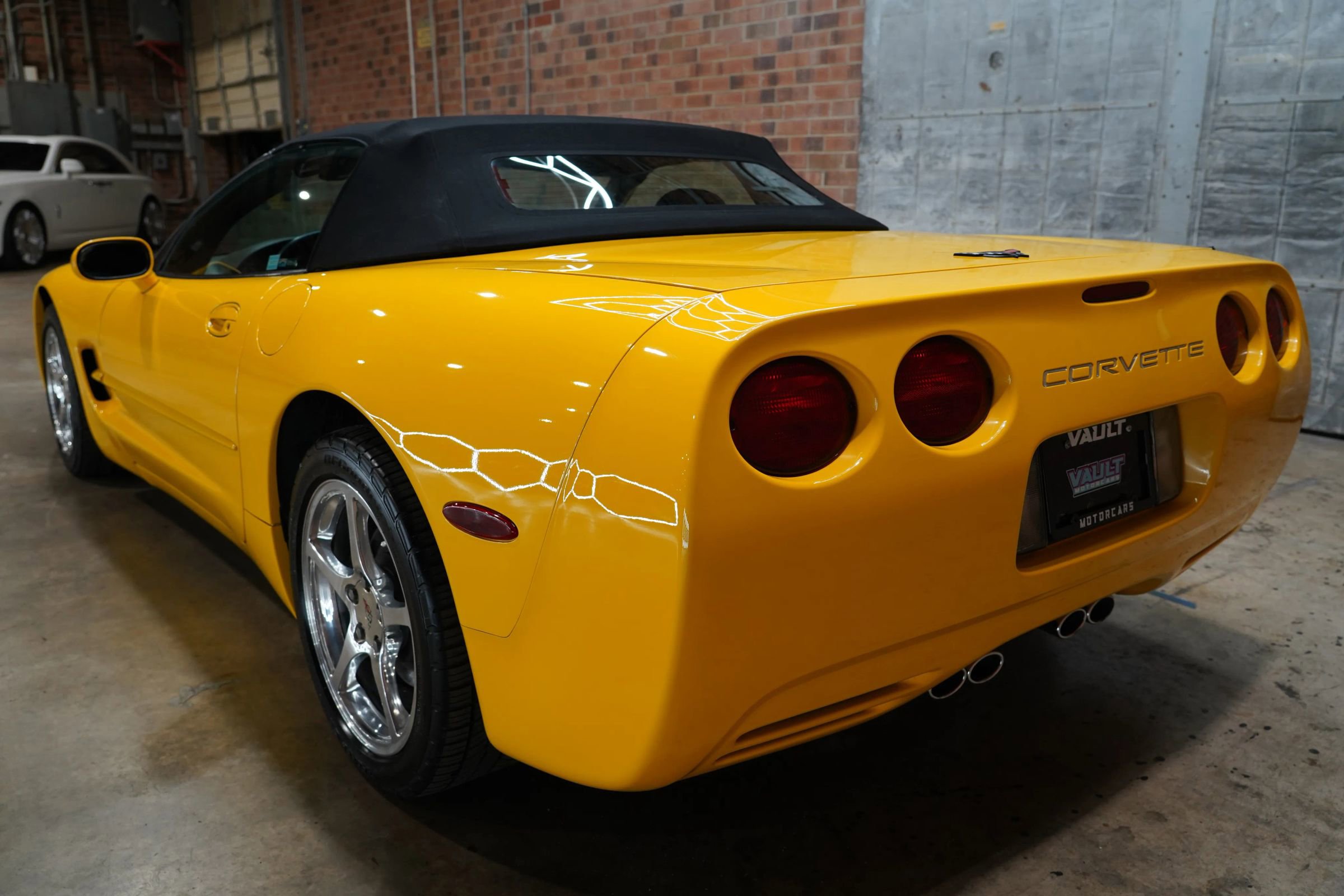 Used 2002 Chevrolet Corvette Coupe w/ Preferred Equipment Group2 RWD image 18
