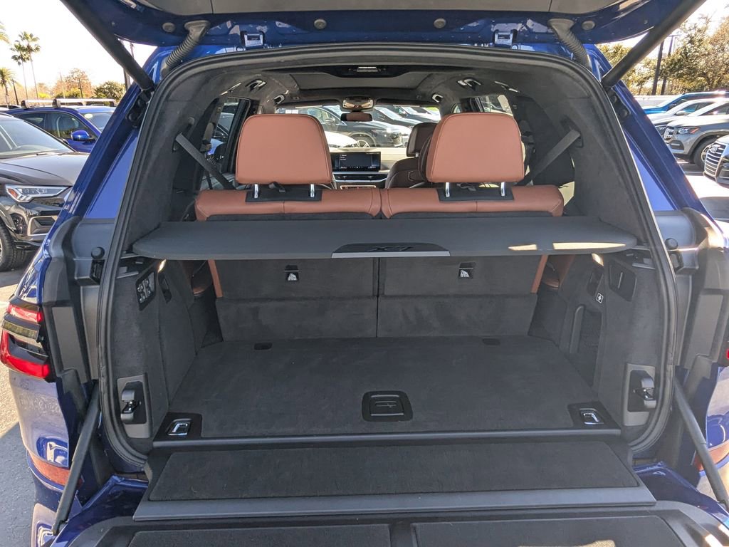 Used 2025 BMW X7 M60i w/ Executive Package image 25
