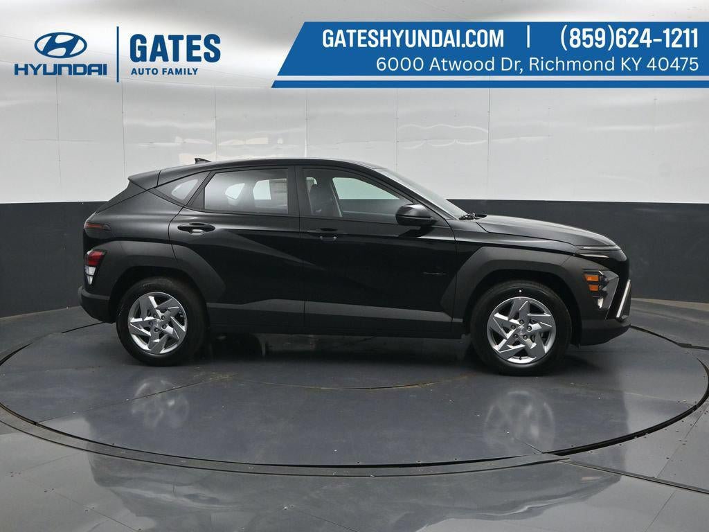 New 2027 Hyundai Kona SE FWD image 3