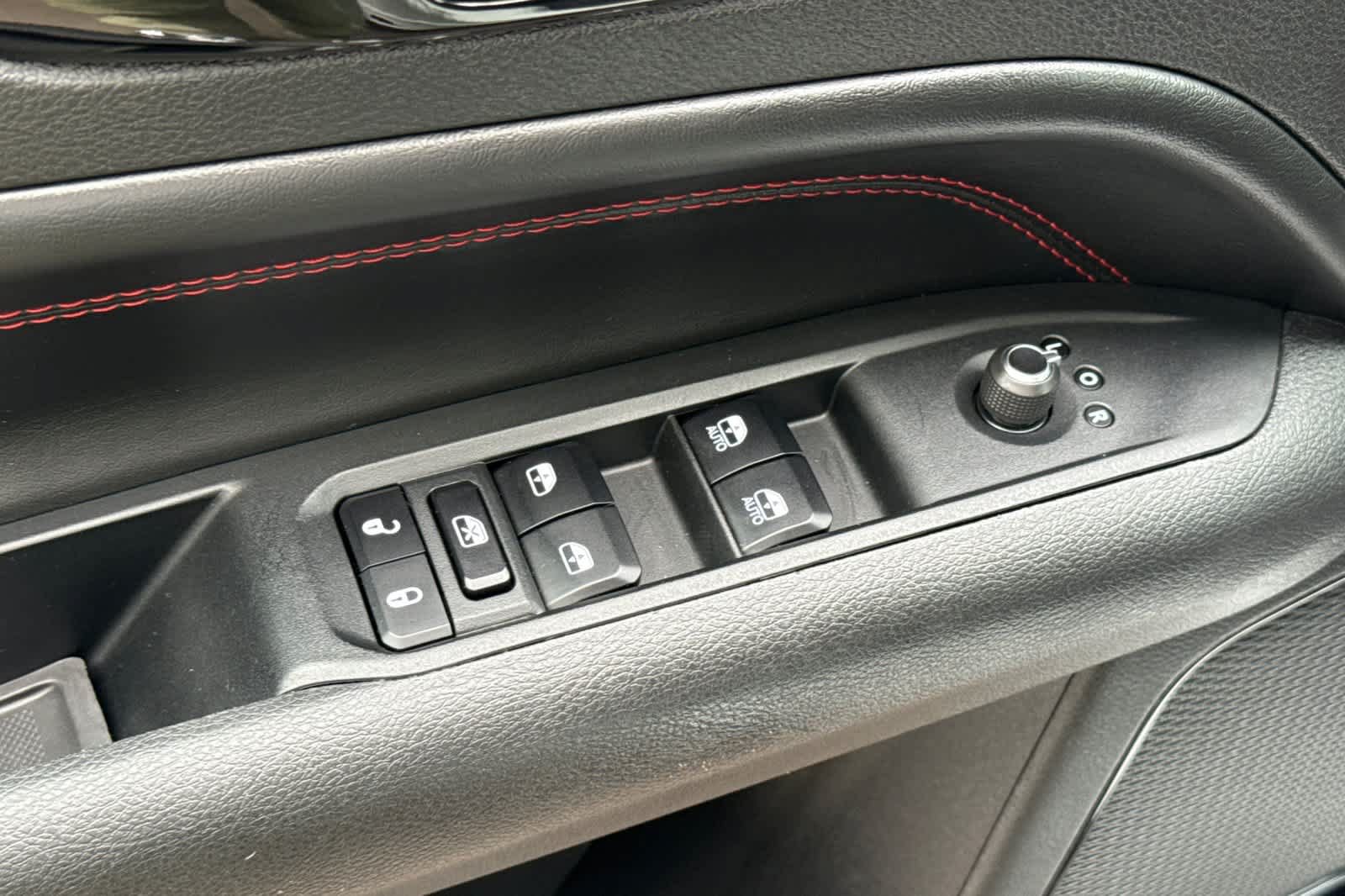 Used 2025 Jeep Compass Trailhawk AWD/4WD image 13