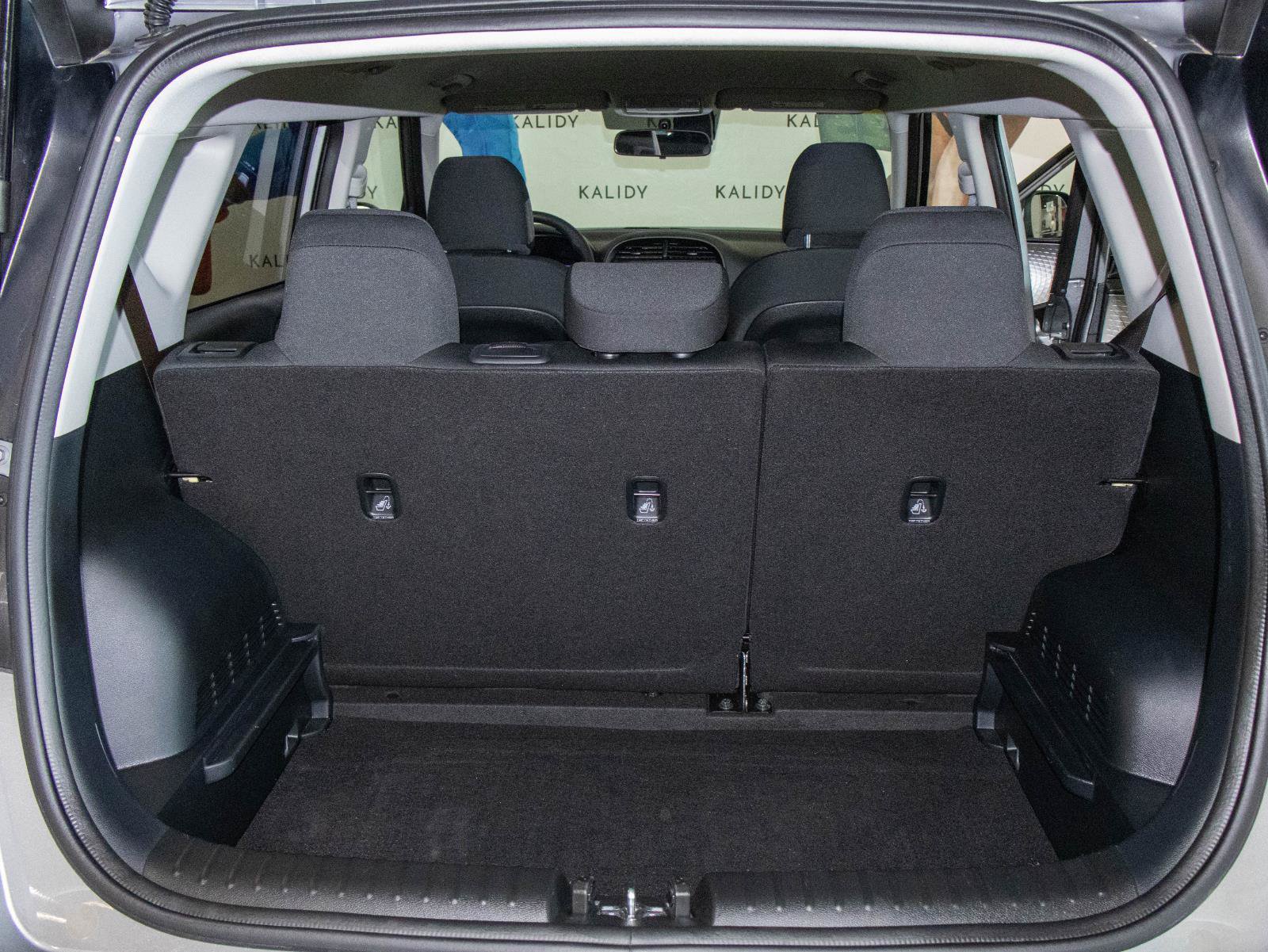 Used 2025 Kia Soul LX w/ LX Technology Package FWD image 23
