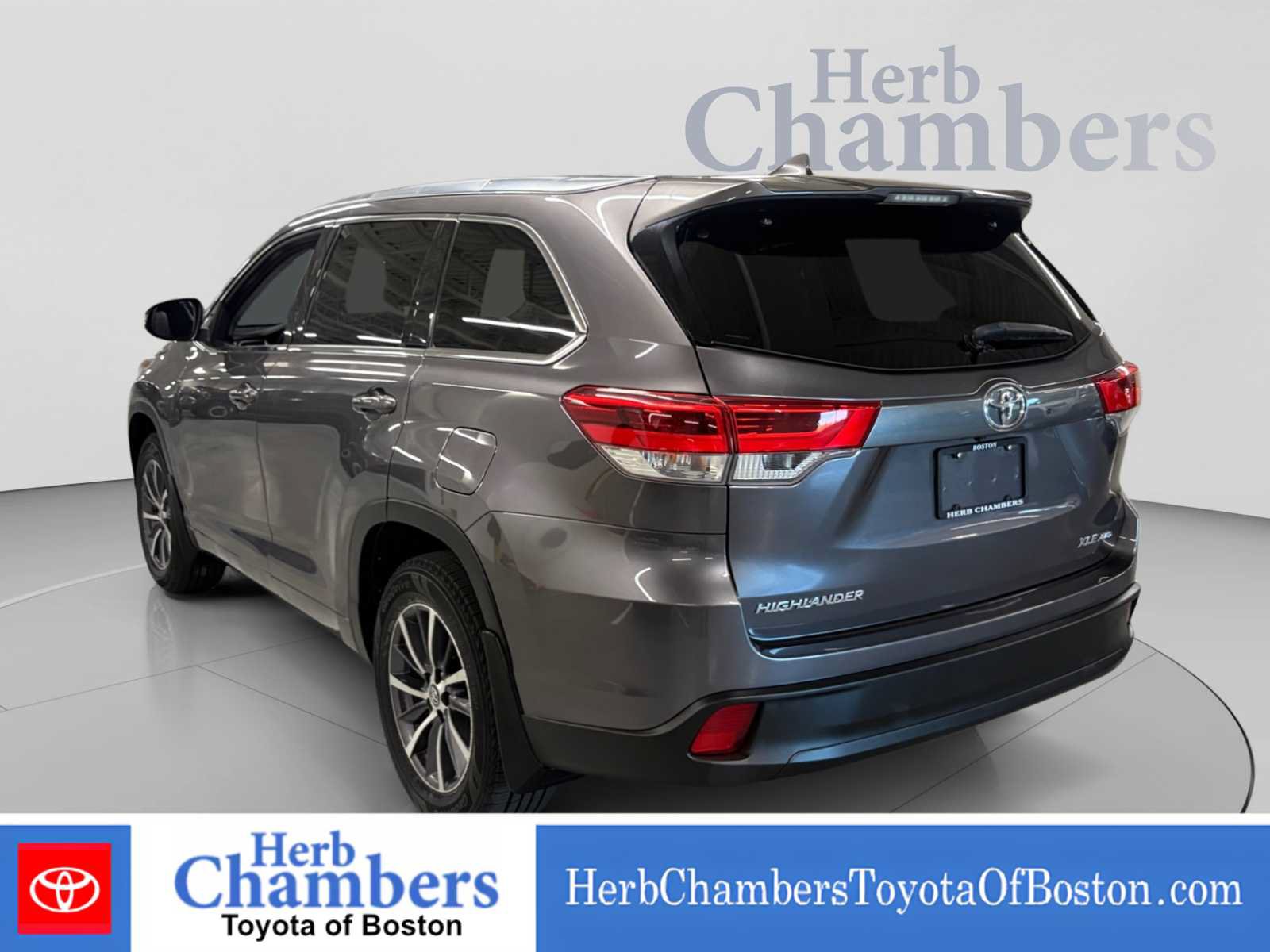 Certified 2017 Toyota Highlander XLE AWD/4WD image 3