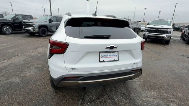 New 2026 Chevrolet Trax ACTIV w/ Sunroof Package FWD image 7