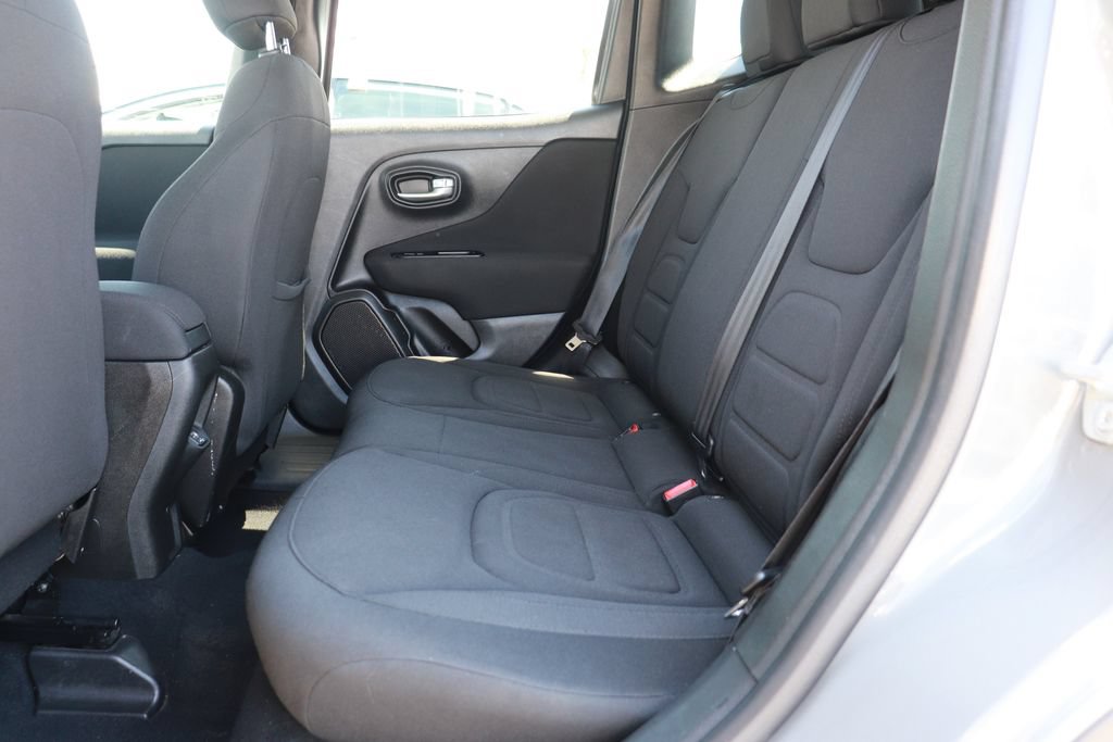 Used 2021 Jeep Renegade Latitude FWD image 13