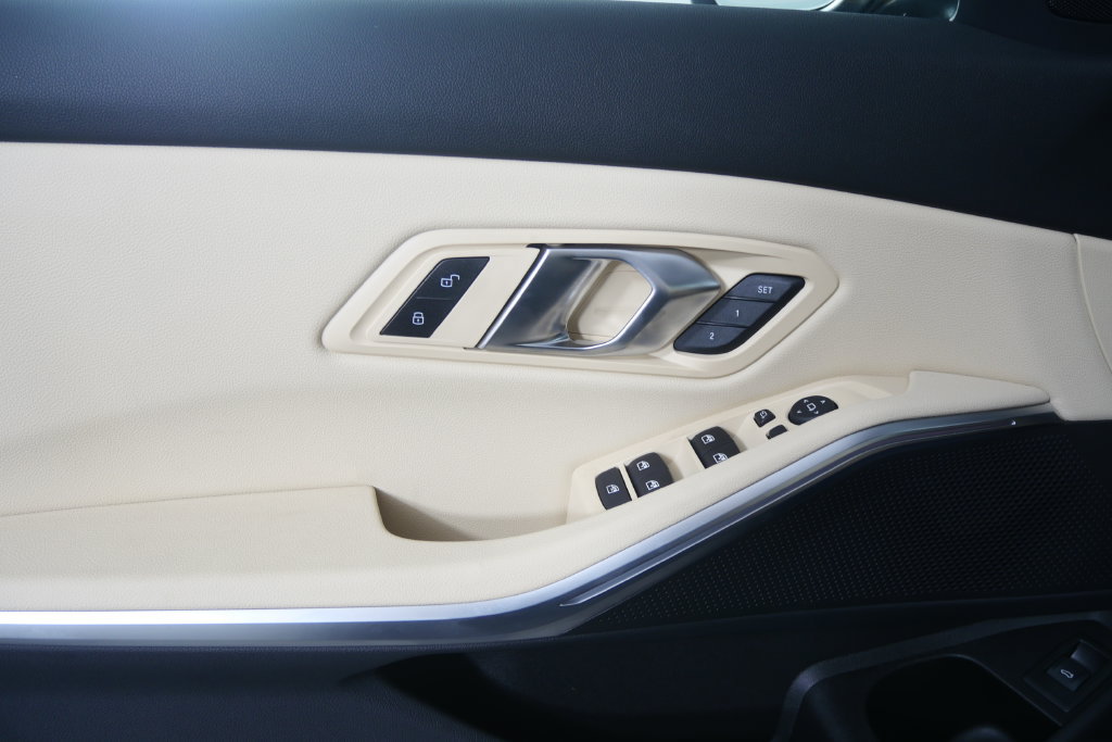 New 2026 BMW 330i Sedan w/ Premium Package RWD image 8