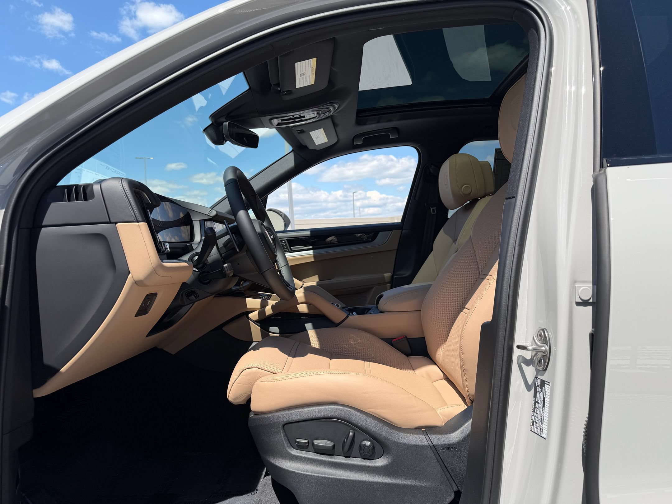 Used 2026 Porsche Cayenne AWD/4WD image 24