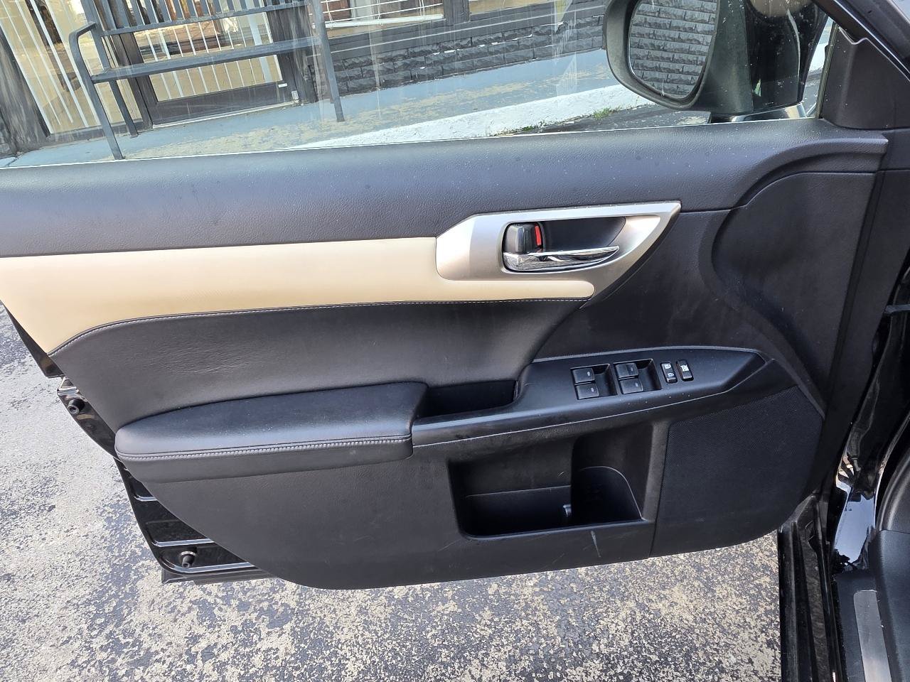 Used 2014 Lexus CT 200h FWD image 17