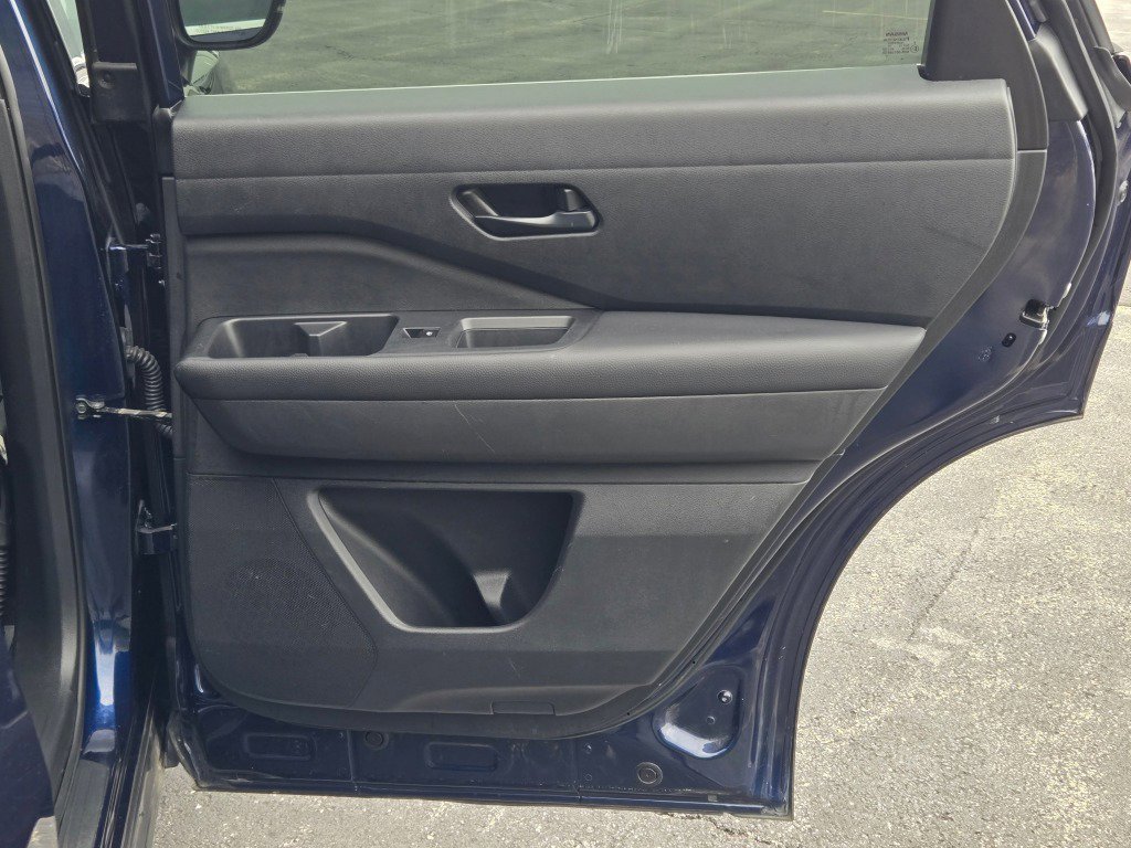 Used 2025 Nissan Pathfinder SV FWD image 10