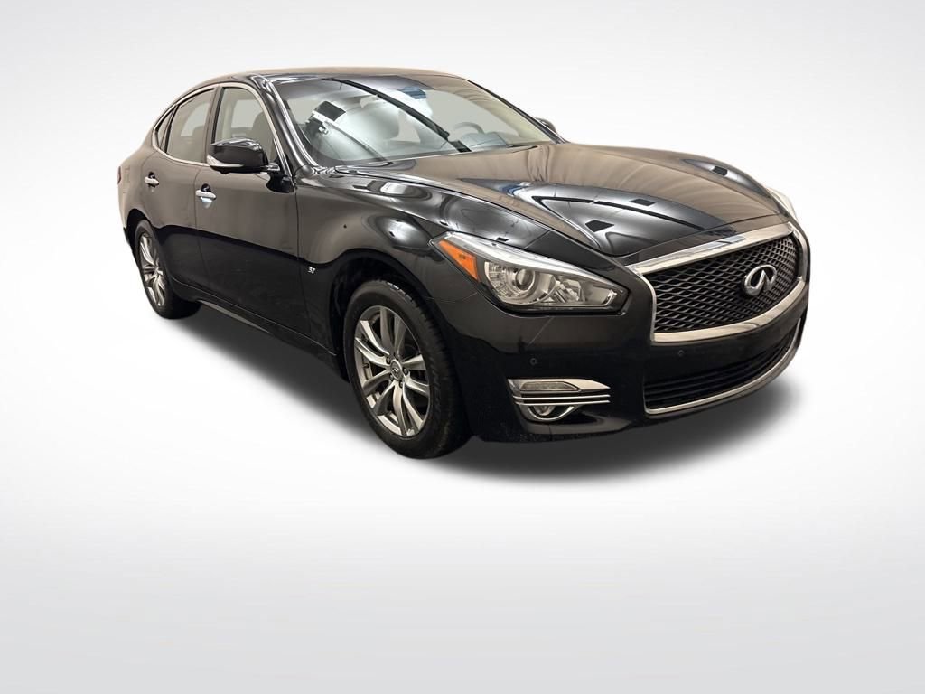 Used 2019 INFINITI Q70 Luxe image 3
