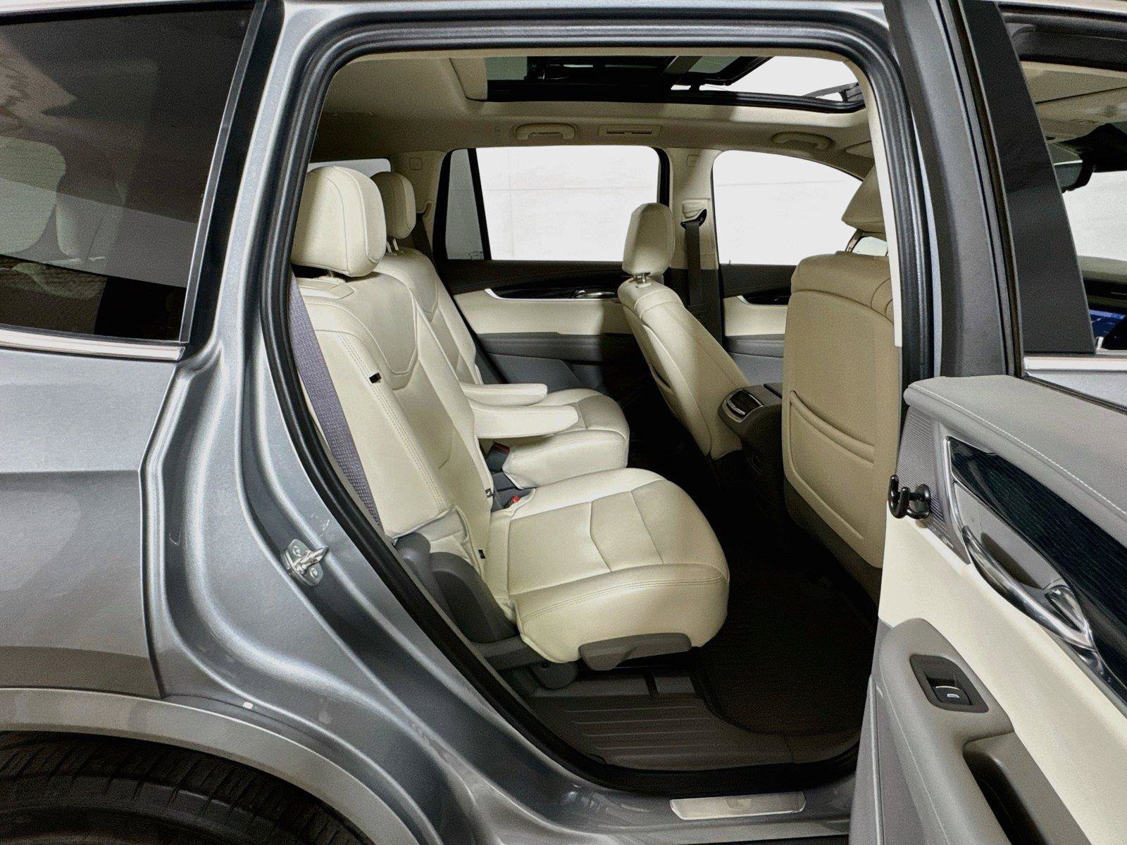 Used 2024 Cadillac XT6 Premium Luxury w/ Technology Package FWD image 28