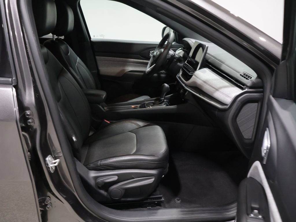 Used 2023 Jeep Compass Latitude image 22