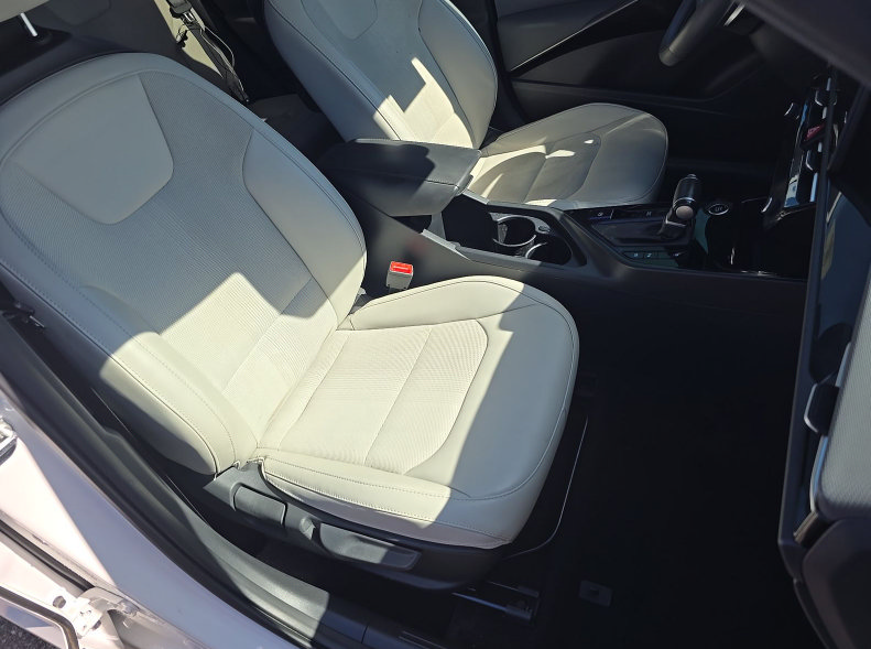 Used 2023 Kia Niro EX FWD image 12