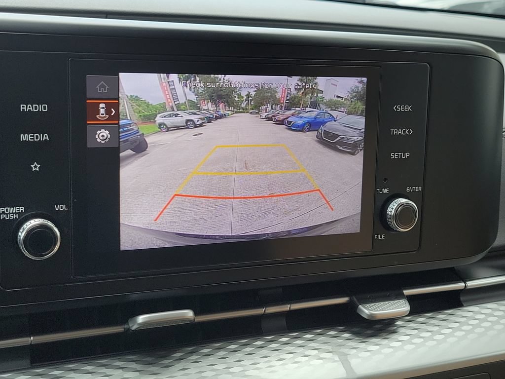 Used 2024 Kia Carnival LX FWD image 26