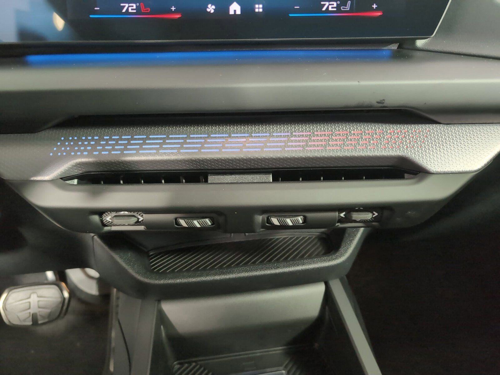 Used 2025 BMW M235i xDrive w/ Premium Package image 31