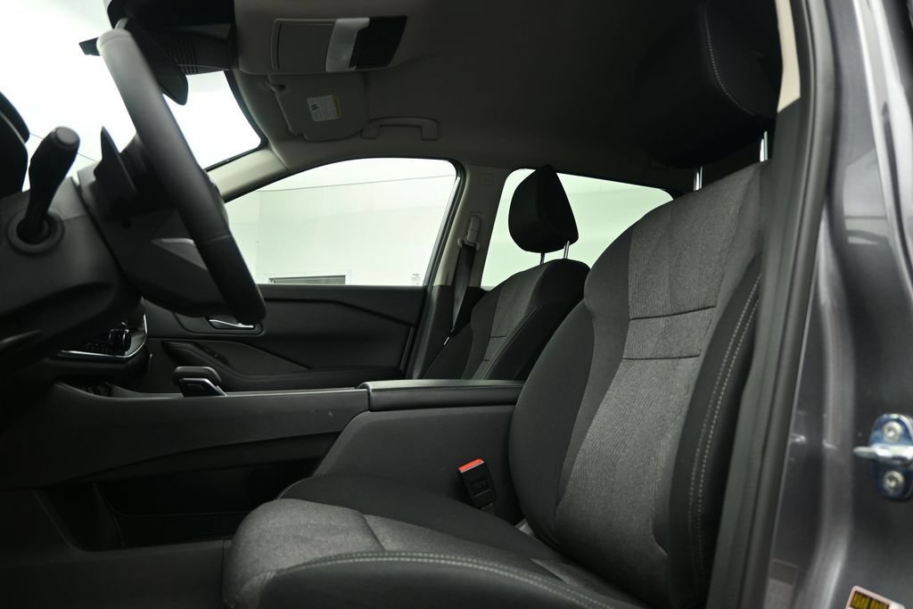 Certified 2026 Nissan Rogue SV FWD image 14