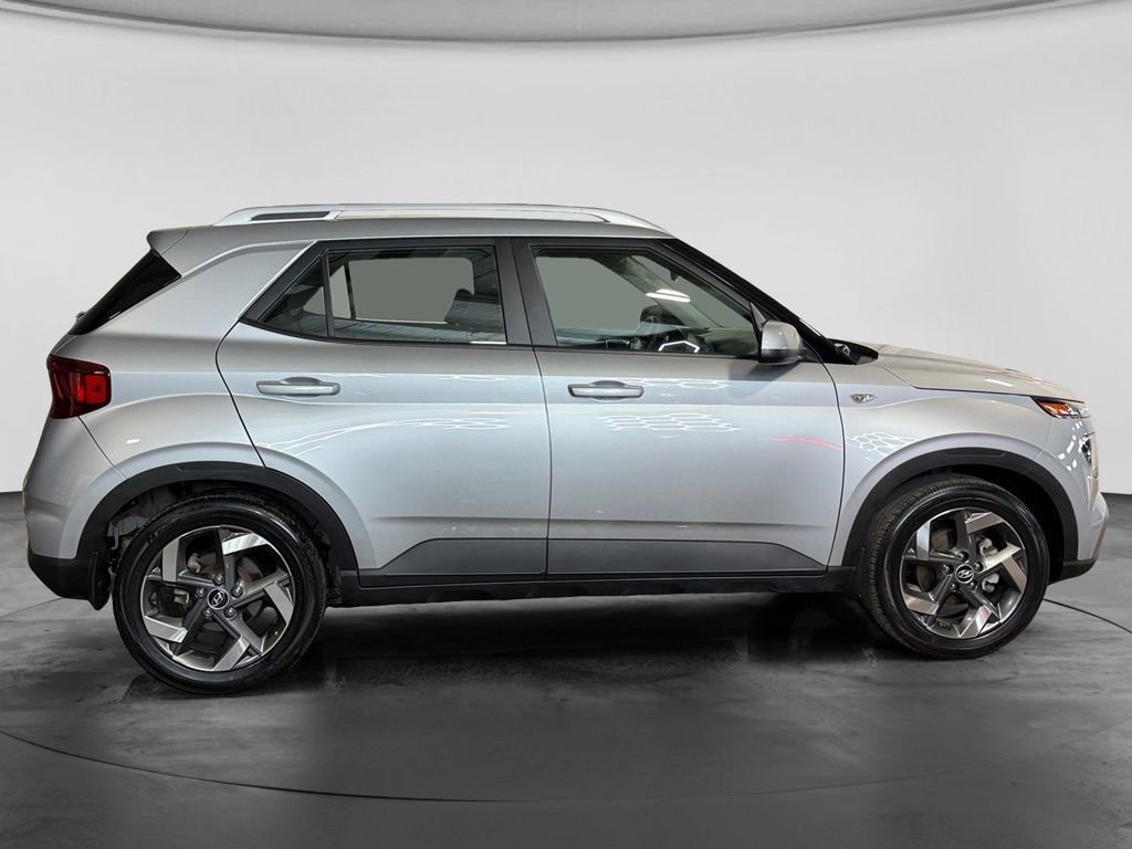 Used 2023 Hyundai Venue SEL FWD image 3