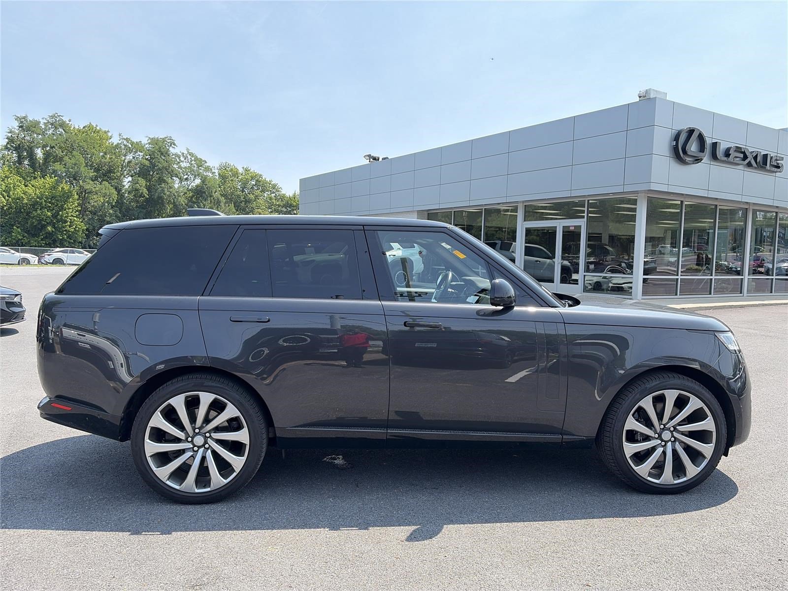 Used 2023 Land Rover Range Rover SE AWD/4WD image 6