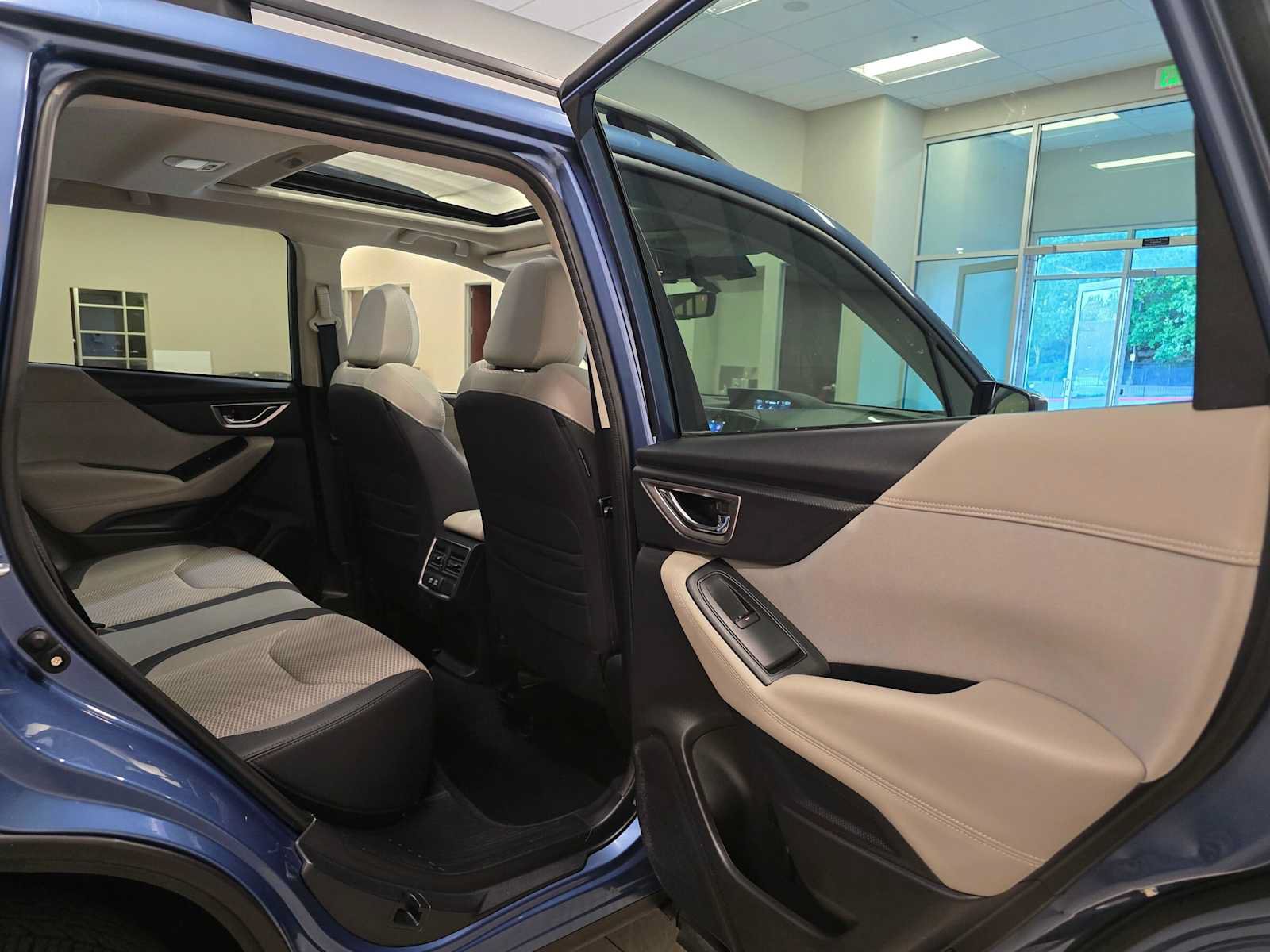 Used 2023 Subaru Forester Premium AWD/4WD image 27