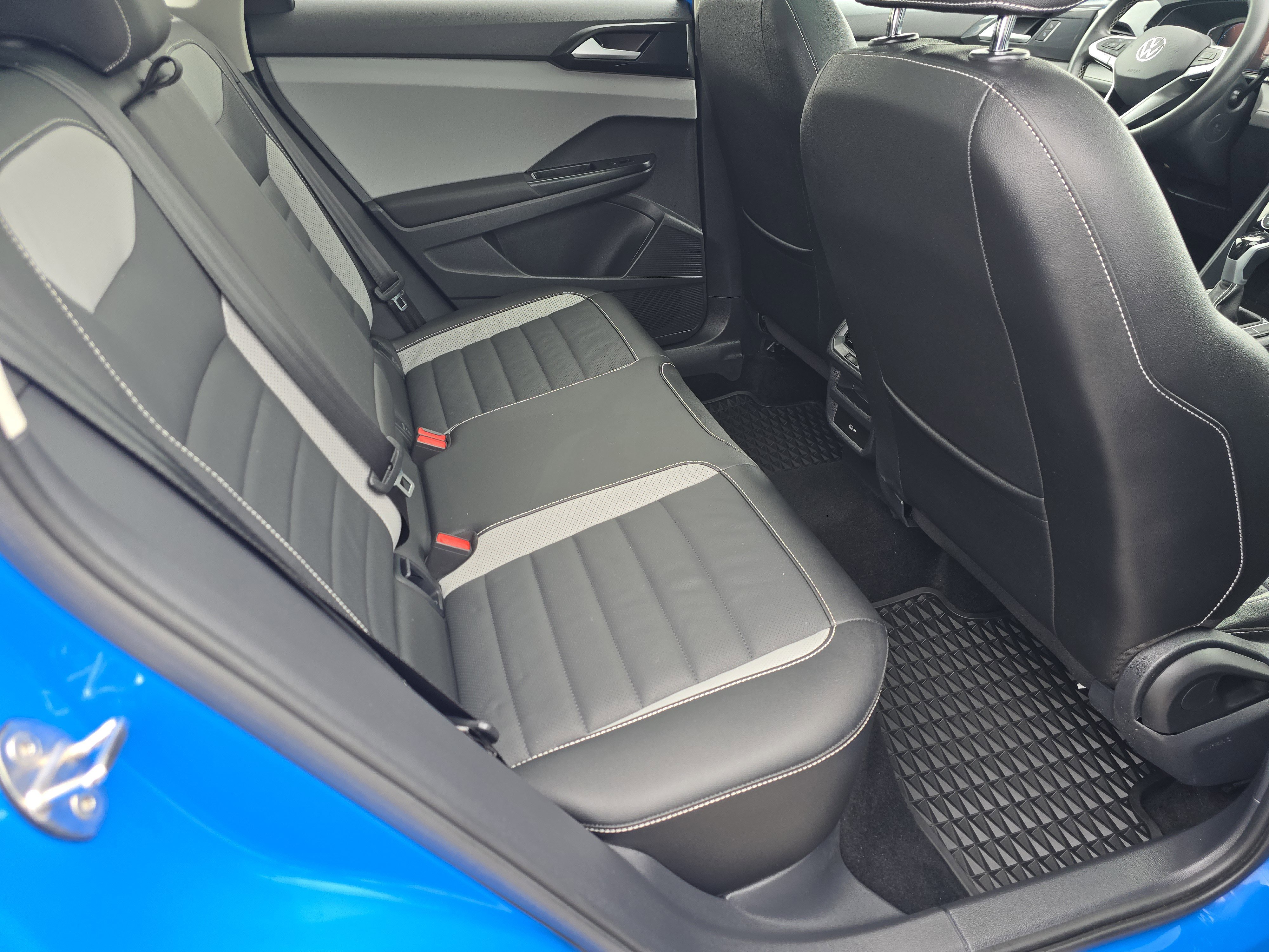 Certified 2023 Volkswagen Taos SEL AWD/4WD image 18