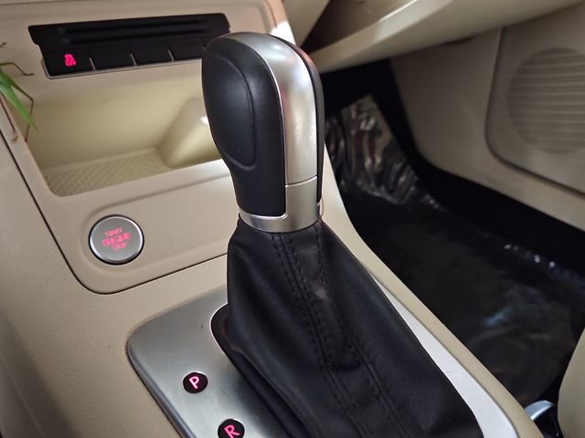 Used 2017 Volkswagen Tiguan S image 21