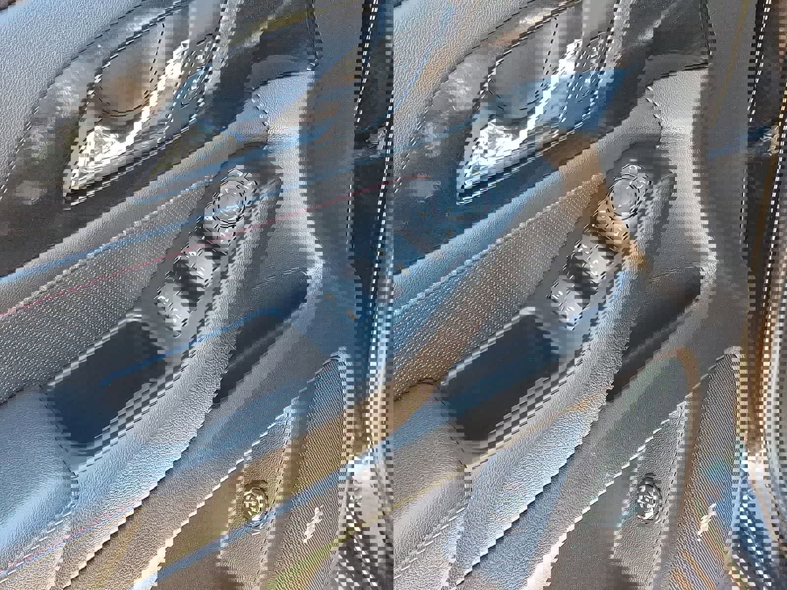 Used 2023 Chevrolet Traverse RS image 30