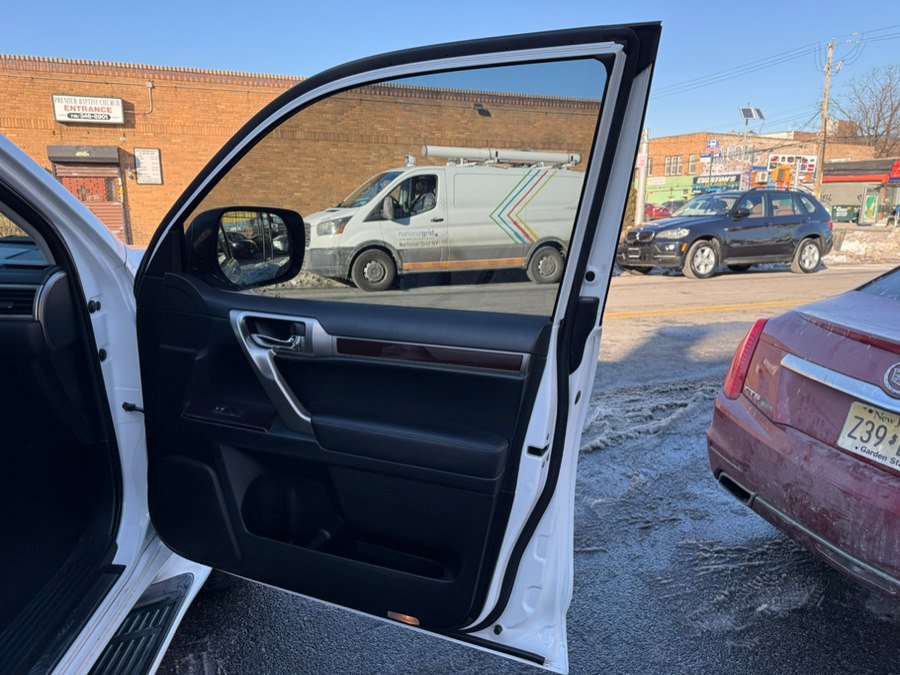 Used 2014 Lexus GX 460 w/ Premium Package image 23