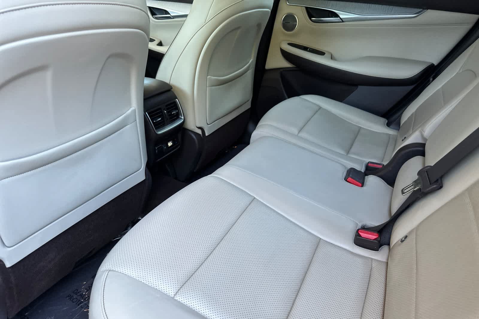 Used 2019 INFINITI QX50 Essential w/ Sensory Package AWD/4WD image 4
