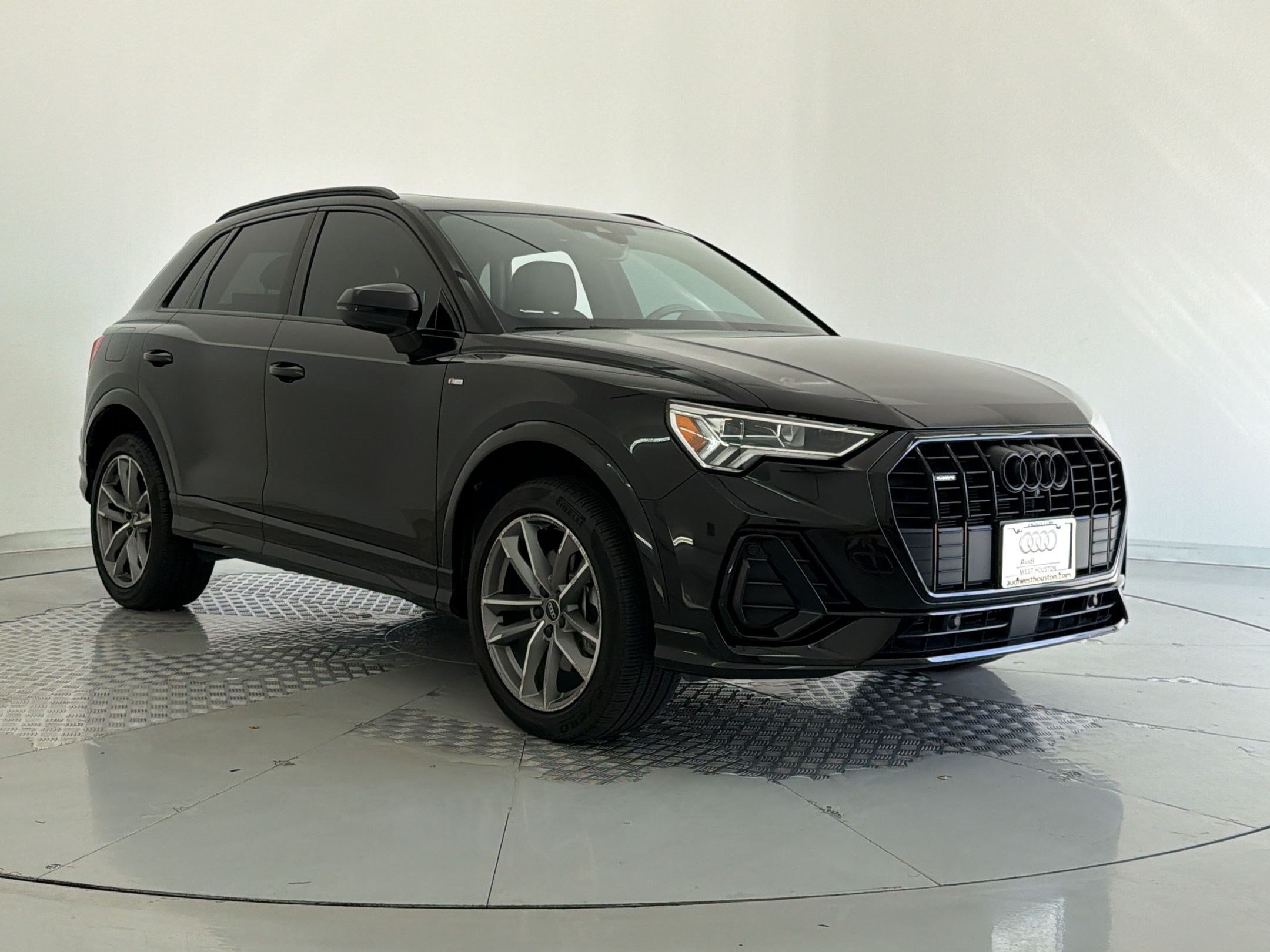 Used 2023 Audi Q3 2.0T Premium Plus w/ Premium Plus Package AWD/4WD image 7