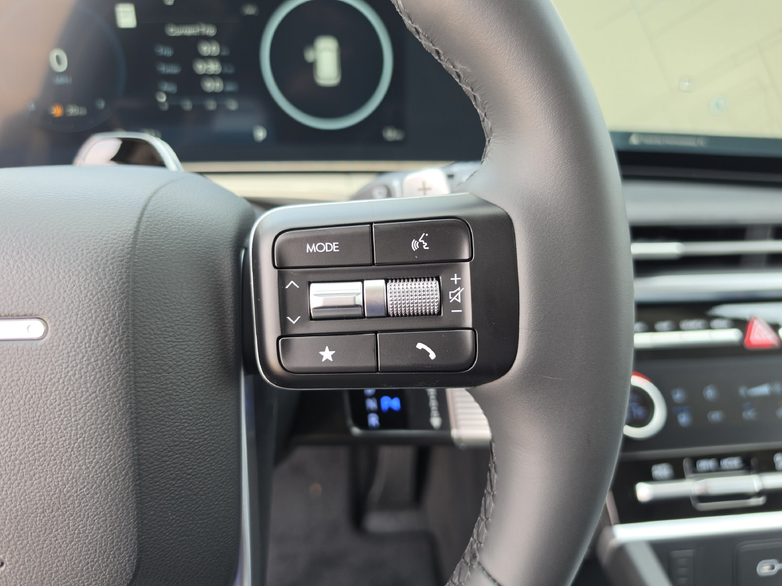 New 2026 Hyundai Santa Fe Limited FWD image 32
