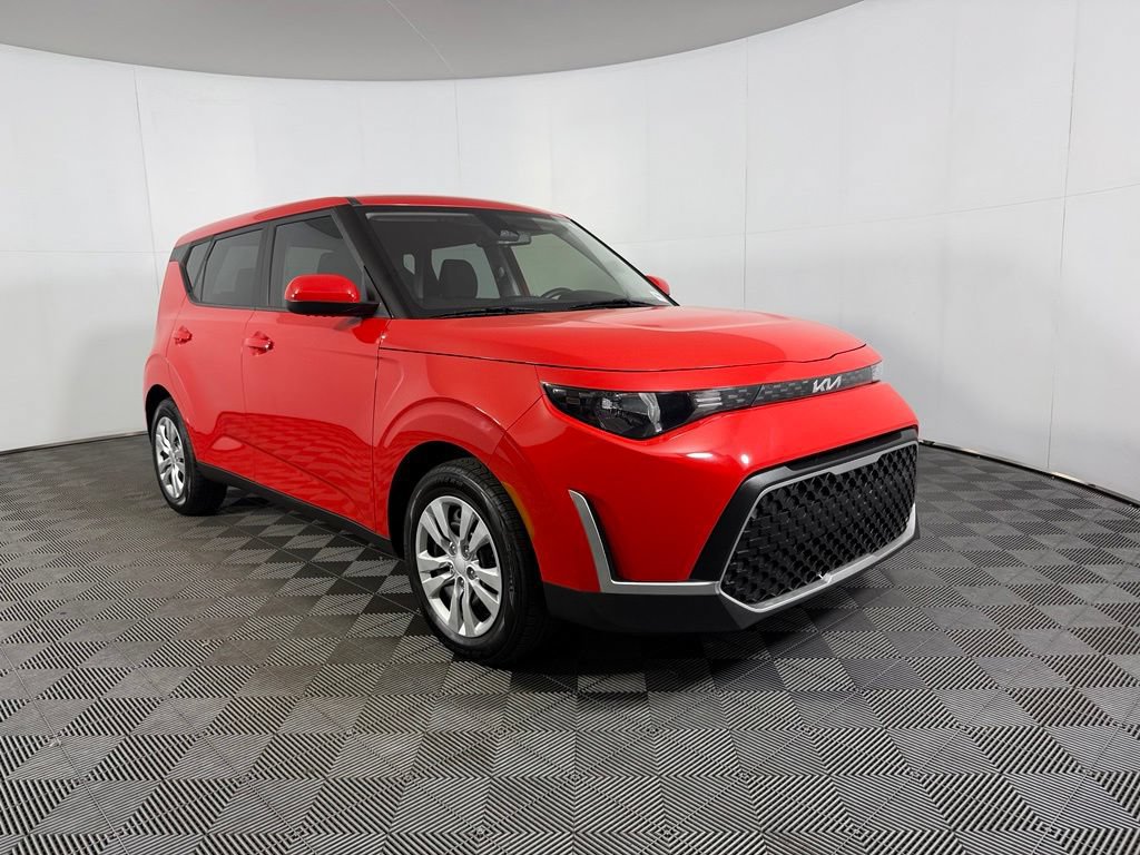 Used 2023 Kia Soul LX FWD image 4