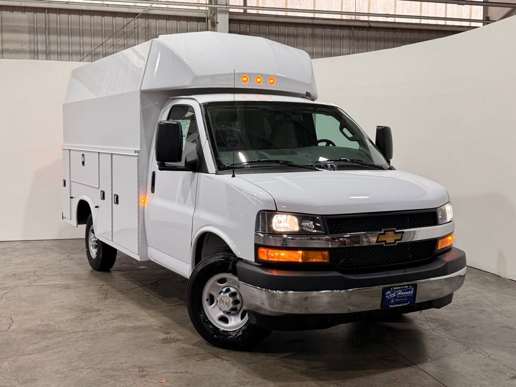 New 2025 Chevrolet Express 3500 w/ Power Convenience Package RWD image 7