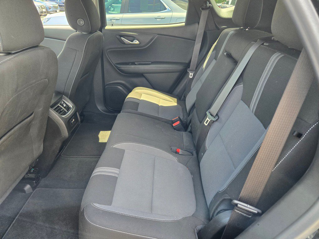 Used 2025 Chevrolet Blazer LT FWD image 17