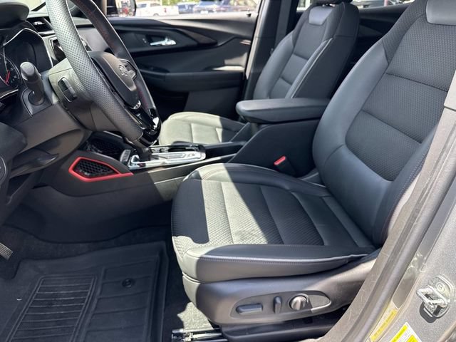 Used 2023 Chevrolet TrailBlazer RS w/ Sun and Liftgate Package FWD image 18