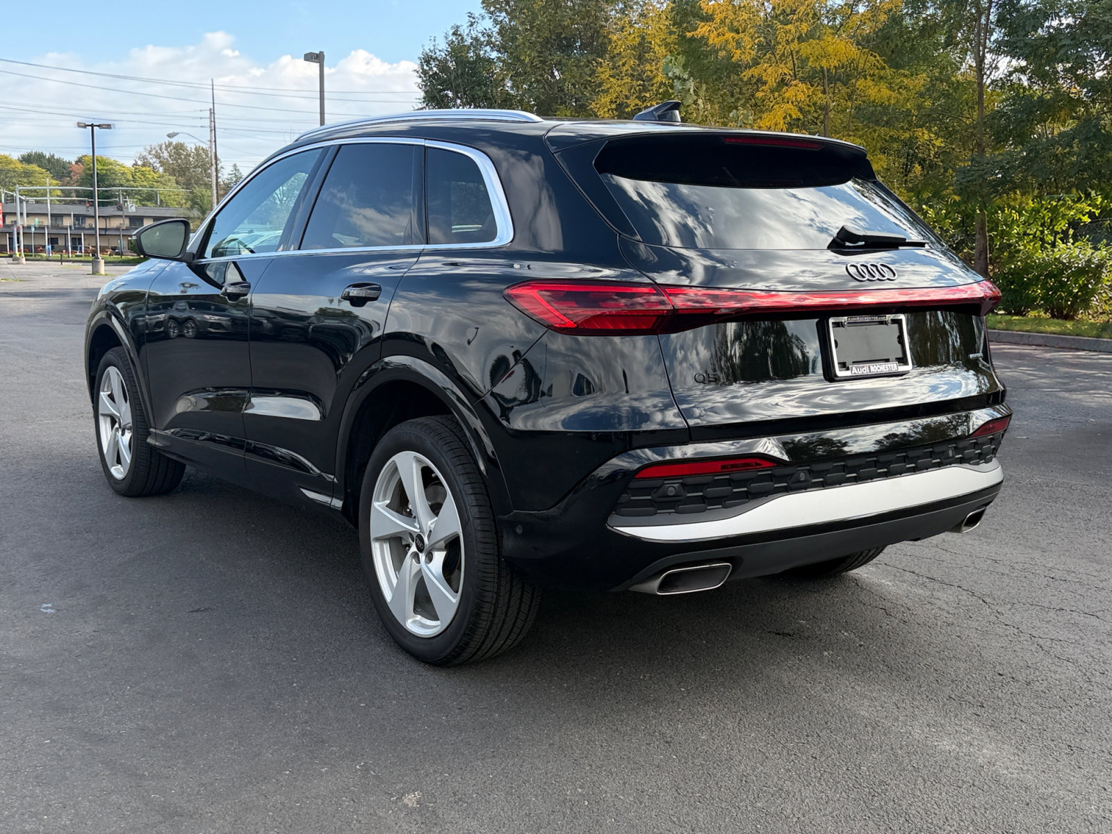 Used 2025 Audi Q5 Premium Plus w/ Premium Plus AWD/4WD image 3