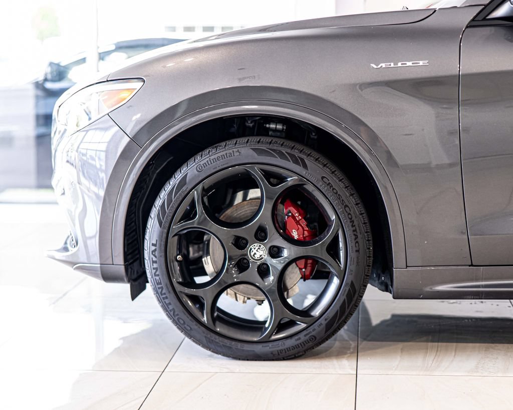 Used 2022 Alfa Romeo Stelvio Veloce AWD/4WD image 8
