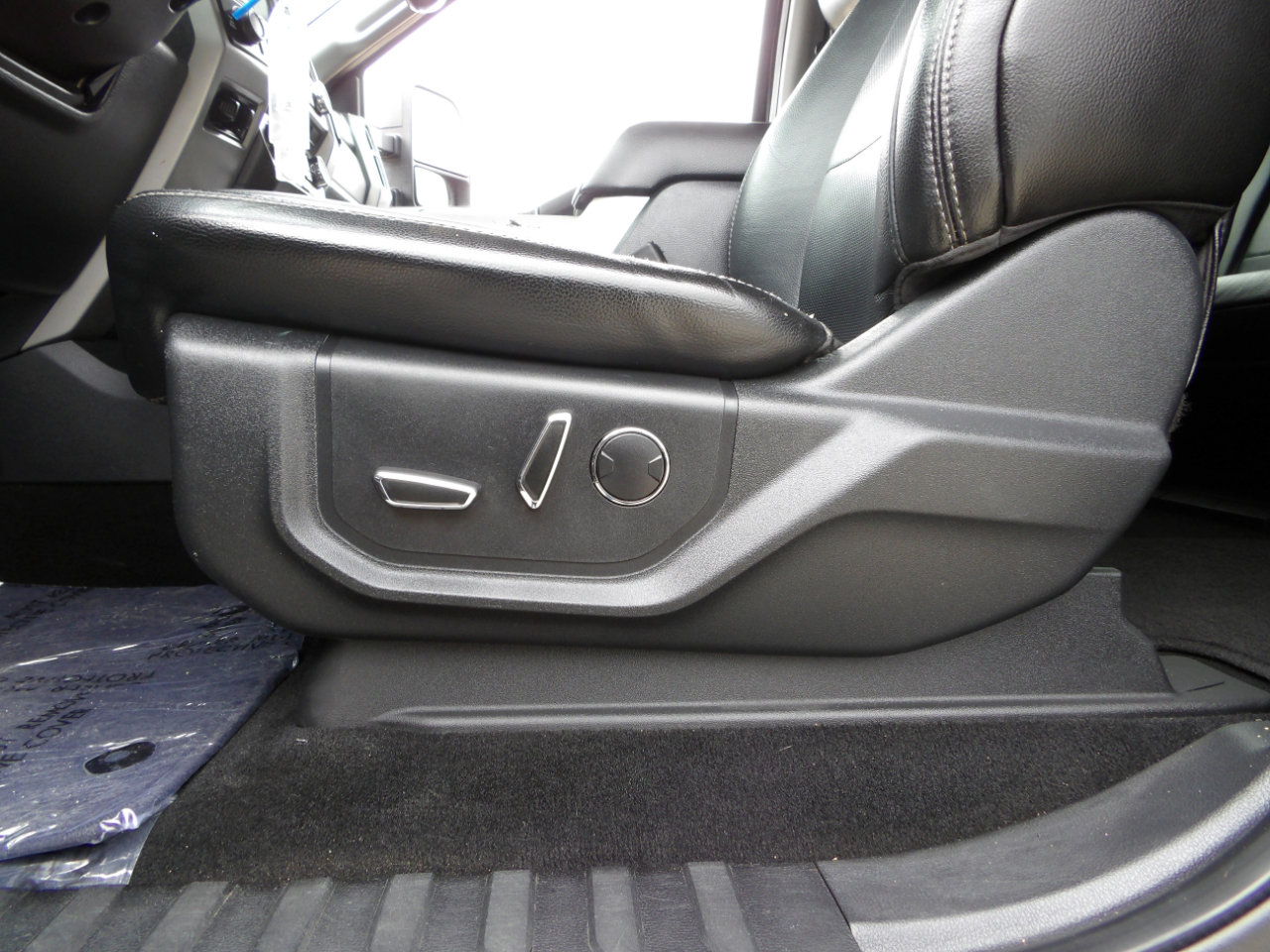 Used 2017 Ford F250 Lariat w/ Lariat Value Package image 16