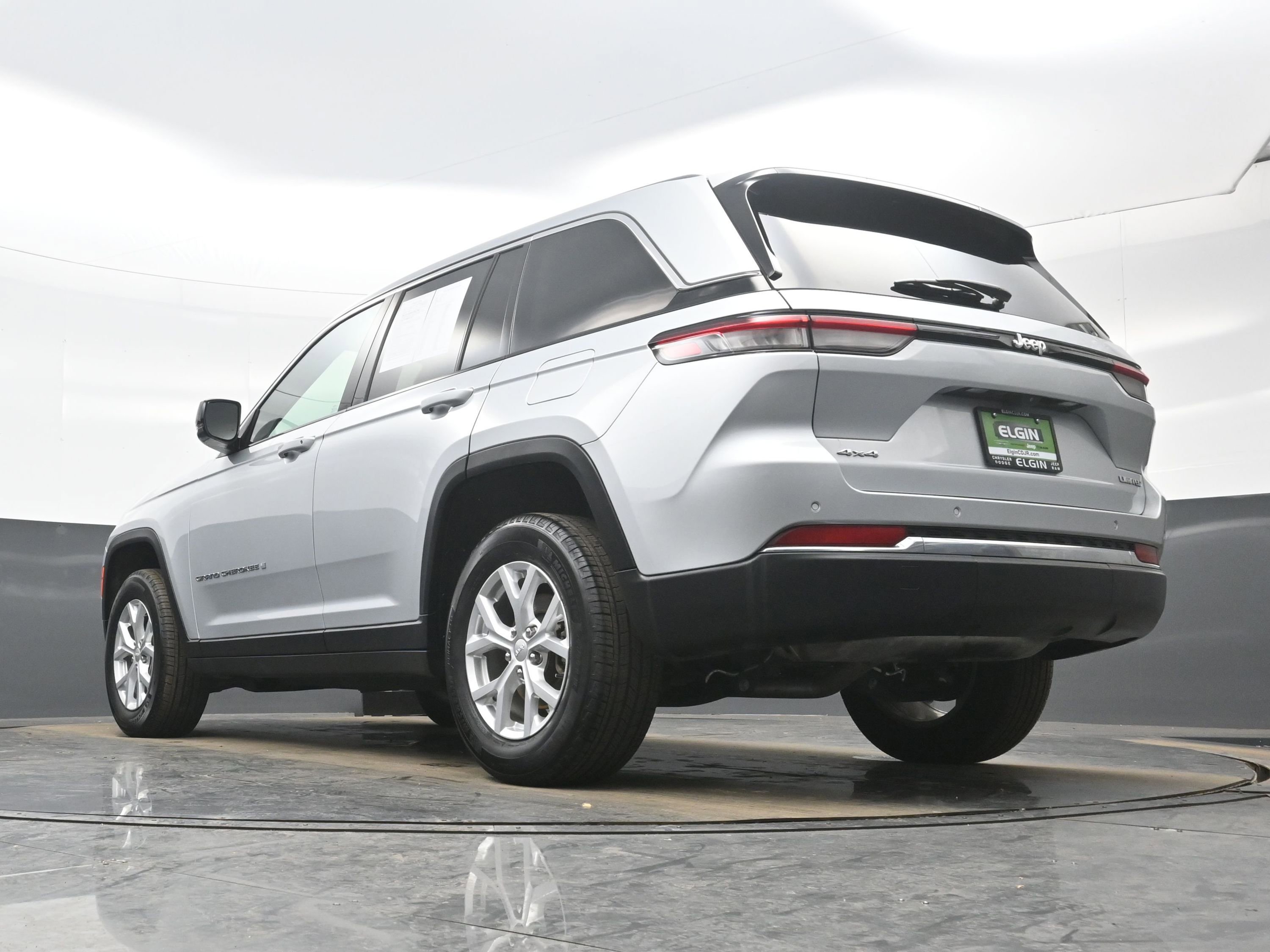 Used 2024 Jeep Grand Cherokee Limited image 27