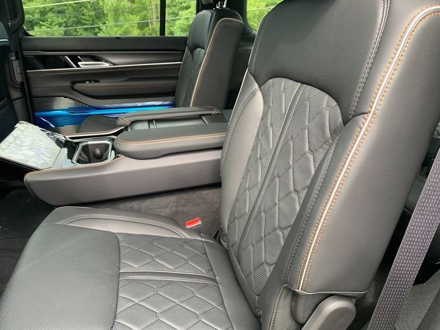 New 2026 Jeep Grand Wagoneer Summit AWD/4WD image 12